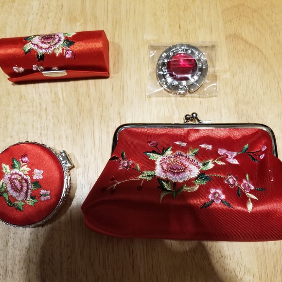 PURSE with compact mirror, lipstick holder & hook - Picture 3 of 8